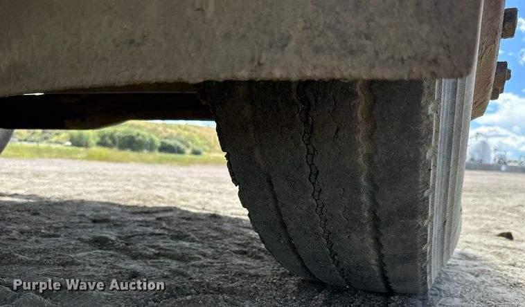 image for item EG9866 1988 International 1754 fuel / lube truck