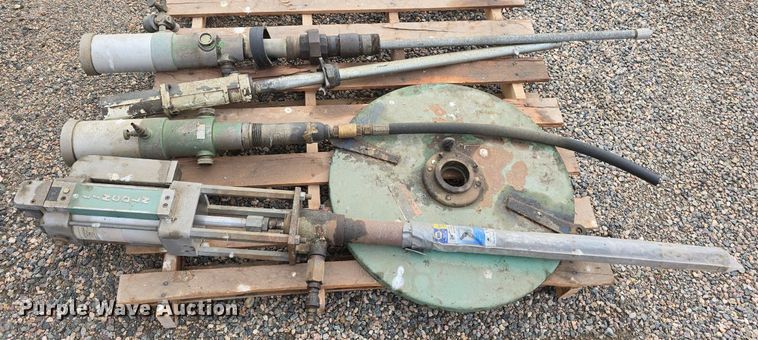 image for item EG9866 1988 International 1754 fuel / lube truck