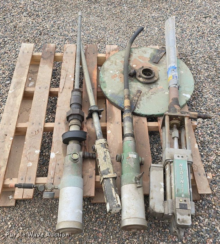 image for item EG9866 1988 International 1754 fuel / lube truck