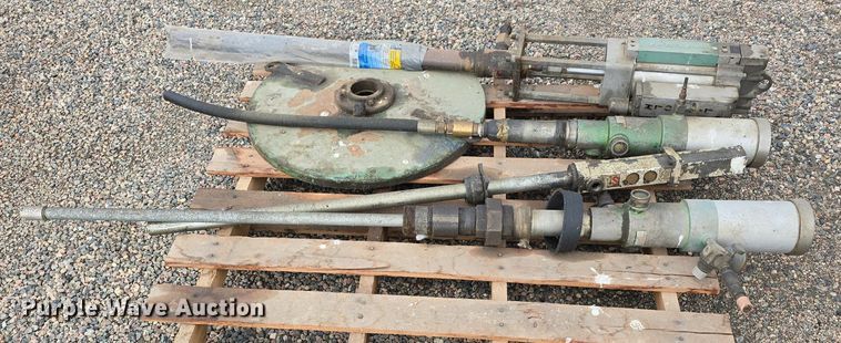 image for item EG9866 1988 International 1754 fuel / lube truck