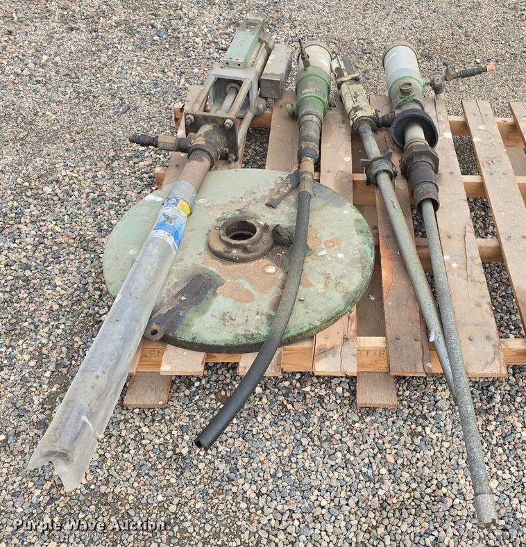 image for item EG9866 1988 International 1754 fuel / lube truck