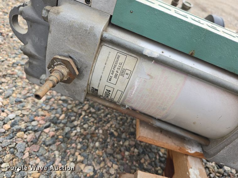 image for item EG9866 1988 International 1754 fuel / lube truck