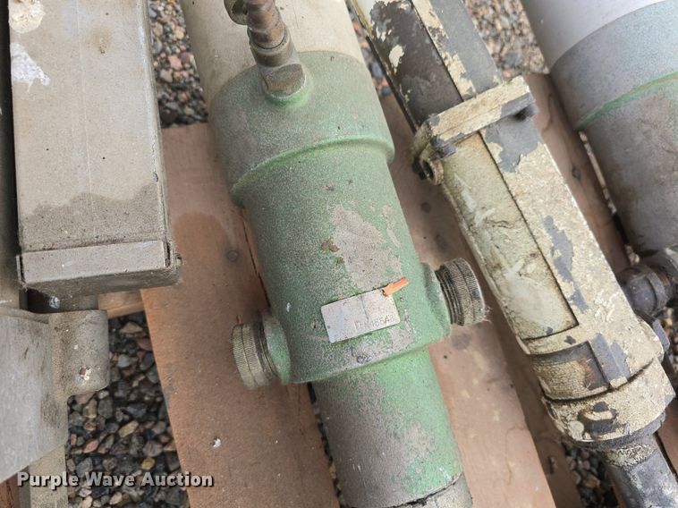 image for item EG9866 1988 International 1754 fuel / lube truck