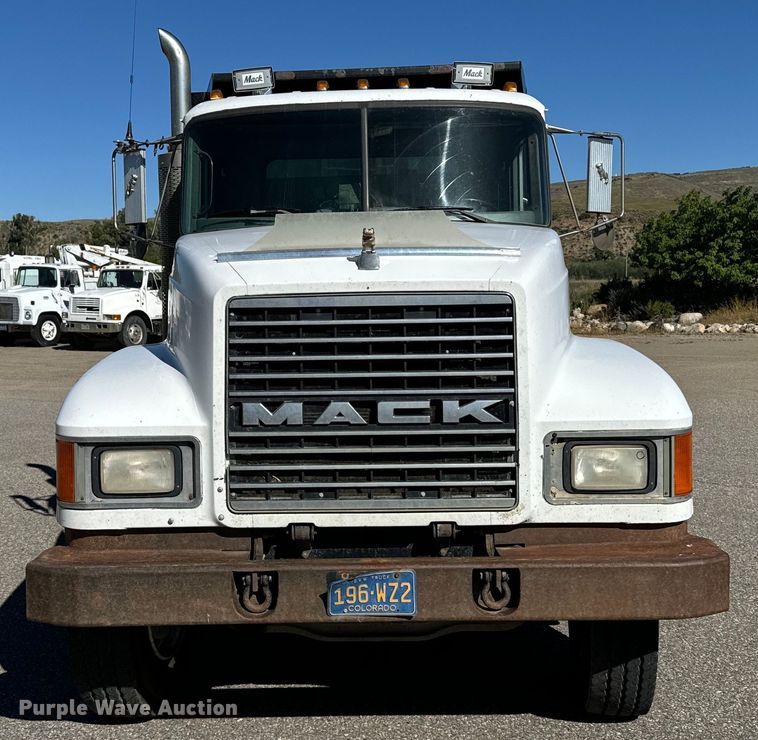 image for item EG9868 1996 Mack CH613 dump truck
