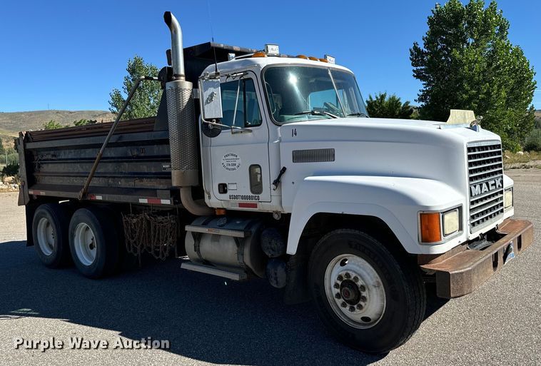 image for item EG9868 1996 Mack CH613 dump truck