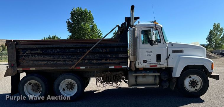 image for item EG9868 1996 Mack CH613 dump truck