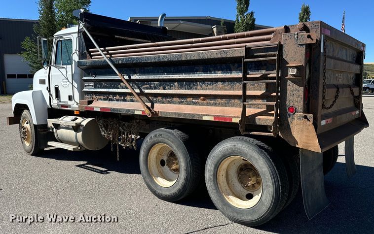 image for item EG9868 1996 Mack CH613 dump truck