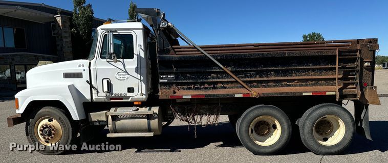 image for item EG9868 1996 Mack CH613 dump truck