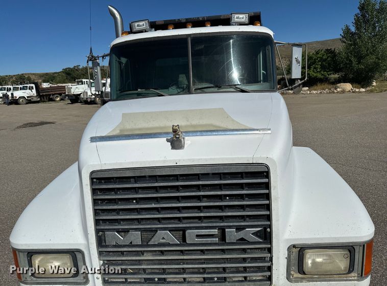 image for item EG9868 1996 Mack CH613 dump truck