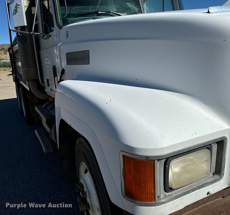 image for item EG9868 1996 Mack CH613 dump truck