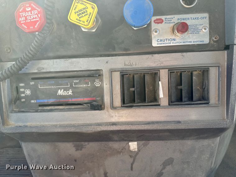 image for item EG9868 1996 Mack CH613 dump truck