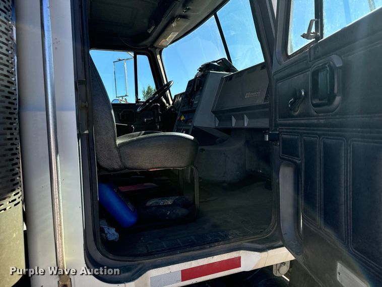 image for item EG9868 1996 Mack CH613 dump truck