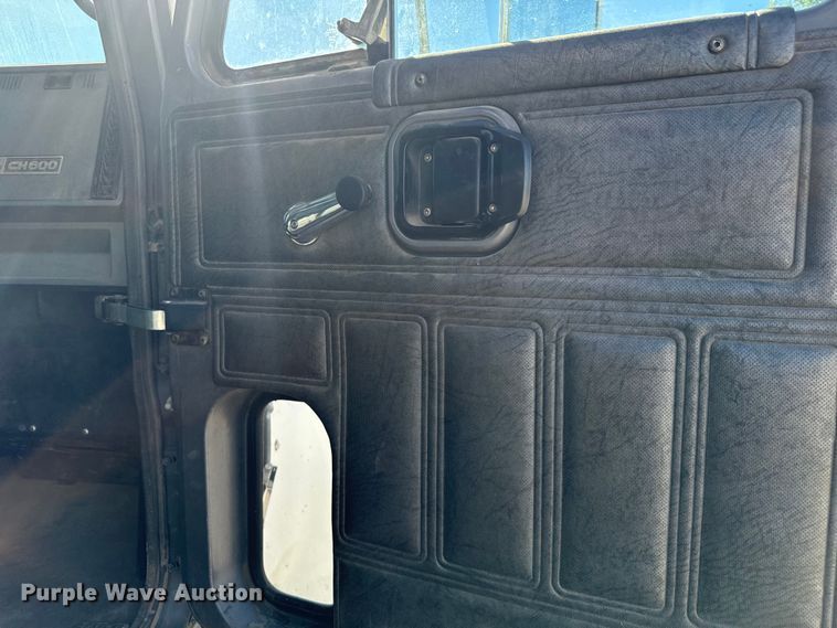 image for item EG9868 1996 Mack CH613 dump truck