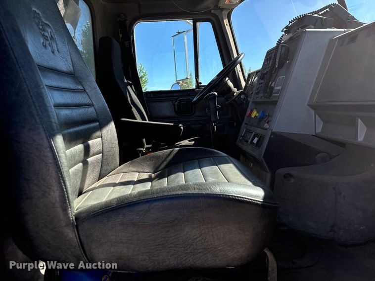 image for item EG9868 1996 Mack CH613 dump truck