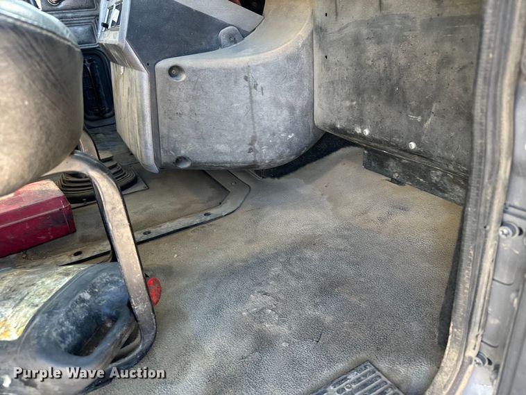 image for item EG9868 1996 Mack CH613 dump truck