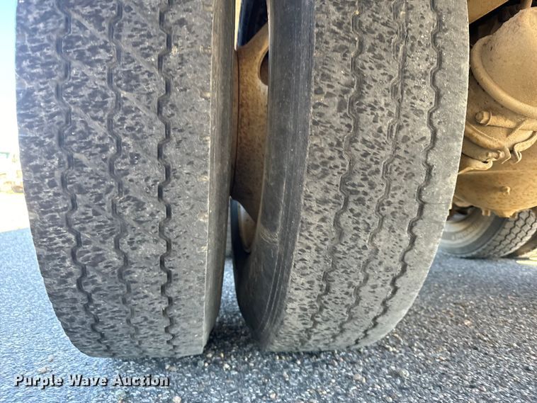 image for item EG9868 1996 Mack CH613 dump truck