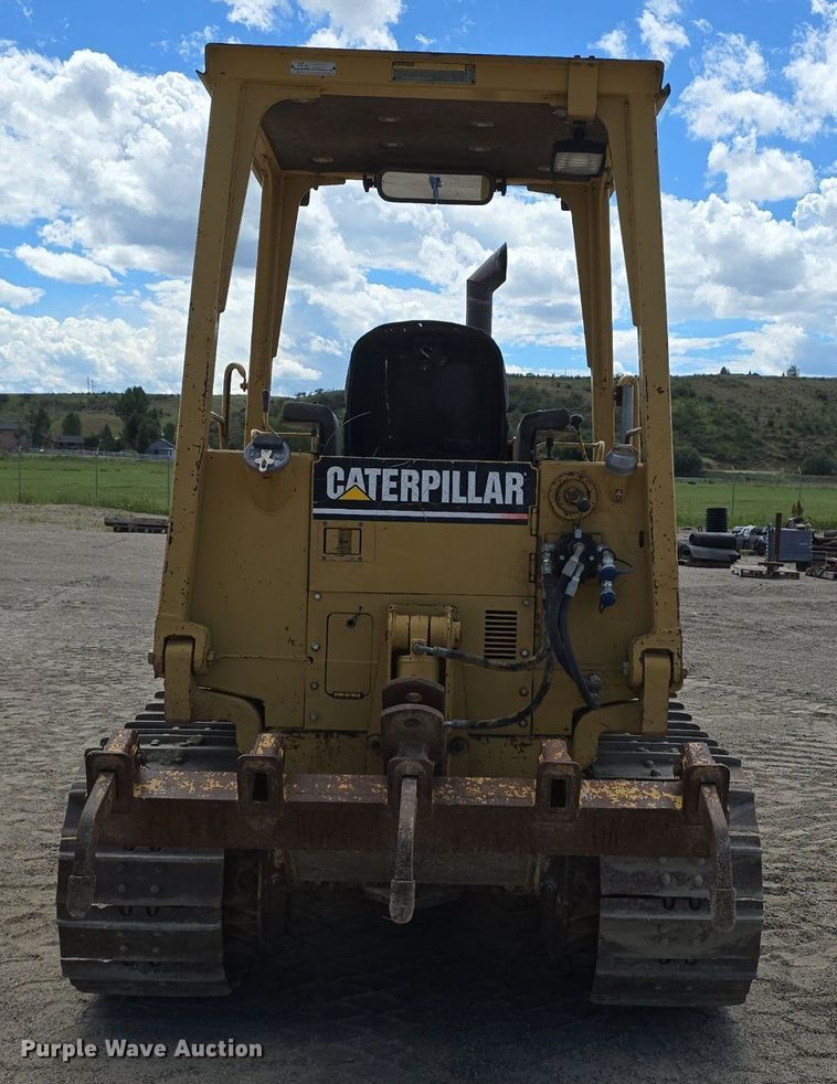 image for item EG9875 1995 Caterpillar D4C XL dozer