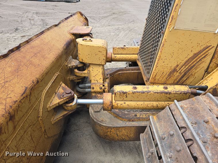 image for item EG9875 1995 Caterpillar D4C XL dozer