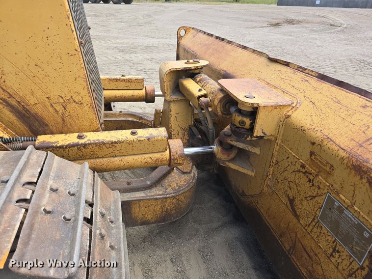 image for item EG9875 1995 Caterpillar D4C XL dozer