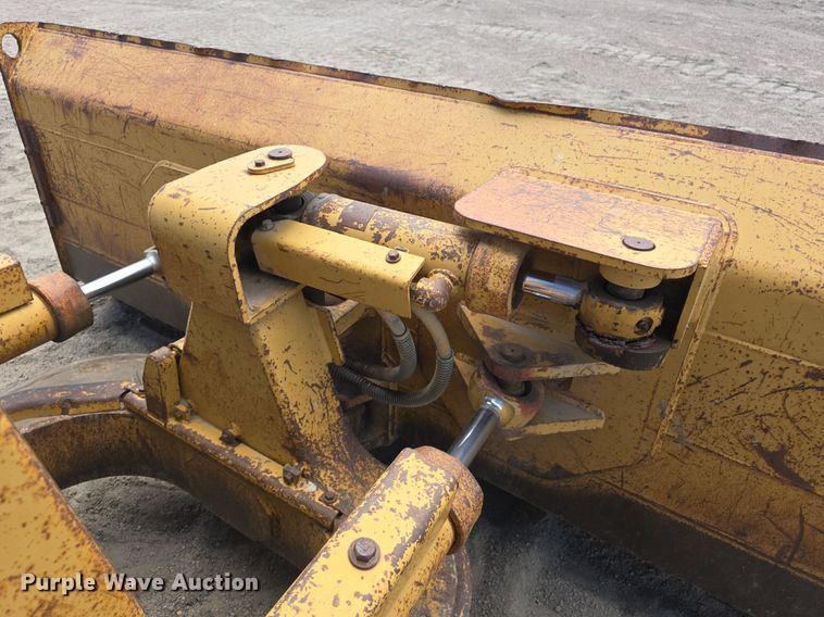 image for item EG9875 1995 Caterpillar D4C XL dozer