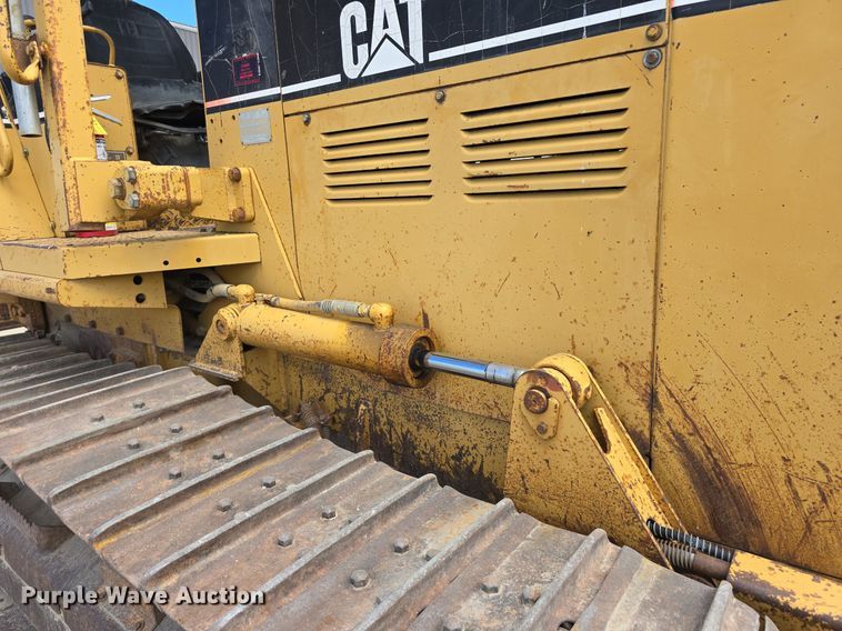 image for item EG9875 1995 Caterpillar D4C XL dozer