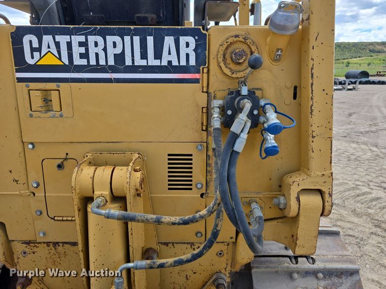 image for item EG9875 1995 Caterpillar D4C XL dozer