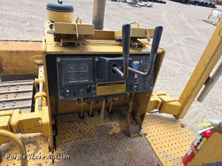 image for item EG9875 1995 Caterpillar D4C XL dozer