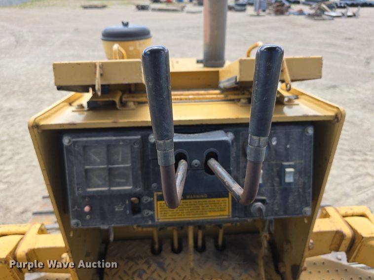 image for item EG9875 1995 Caterpillar D4C XL dozer