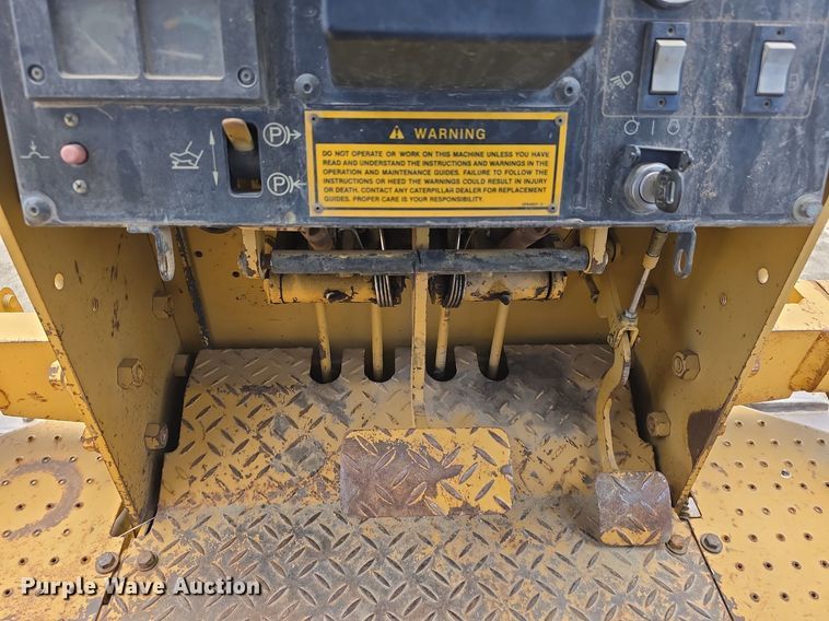 image for item EG9875 1995 Caterpillar D4C XL dozer