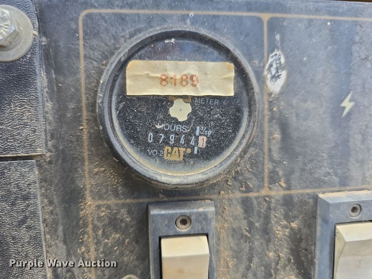 image for item EG9875 1995 Caterpillar D4C XL dozer