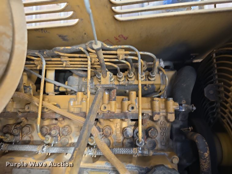 image for item EG9875 1995 Caterpillar D4C XL dozer