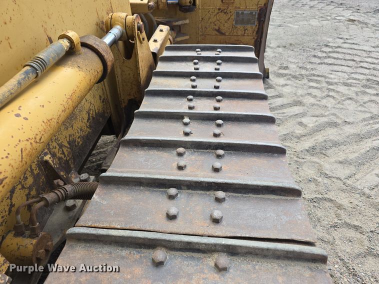 image for item EG9875 1995 Caterpillar D4C XL dozer