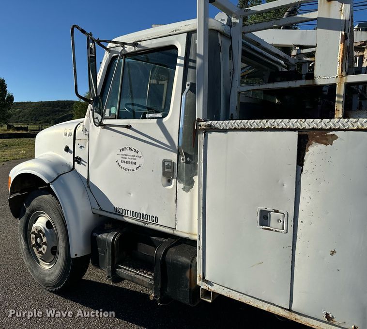 image for item LW9787 1980 International 1854 utility / service truck