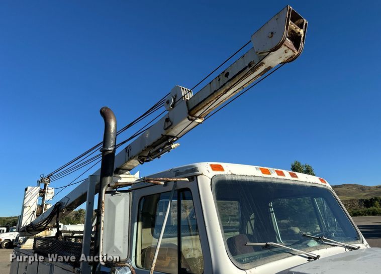 image for item LW9787 1980 International 1854 utility / service truck