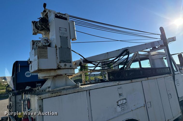 image for item LW9787 1980 International 1854 utility / service truck