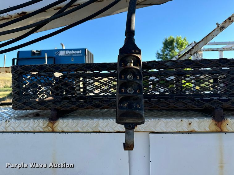 image for item LW9787 1980 International 1854 utility / service truck