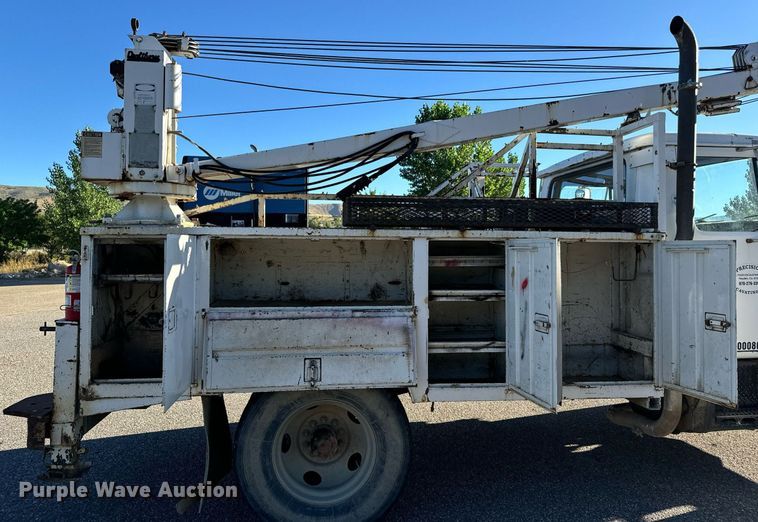 image for item LW9787 1980 International 1854 utility / service truck