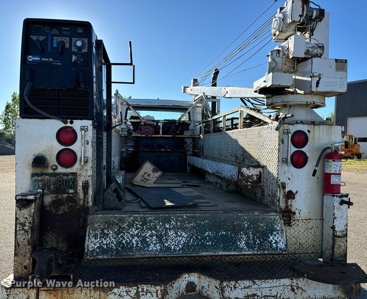 image for item LW9787 1980 International 1854 utility / service truck