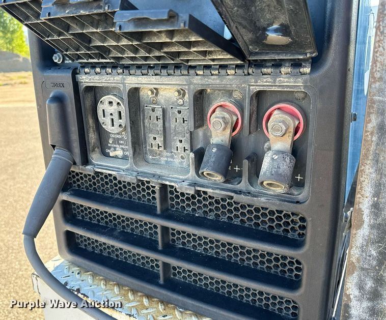 image for item LW9787 1980 International 1854 utility / service truck