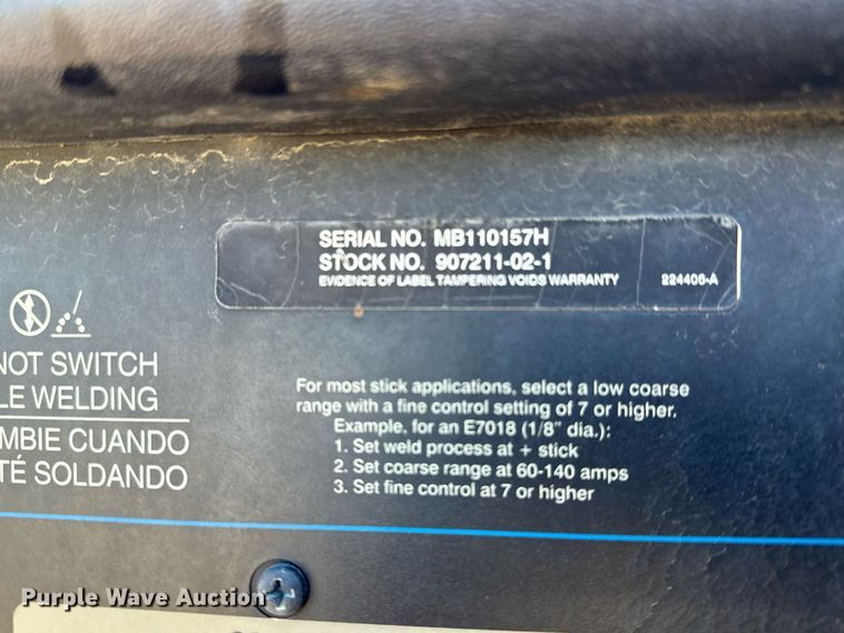 image for item LW9787 1980 International 1854 utility / service truck