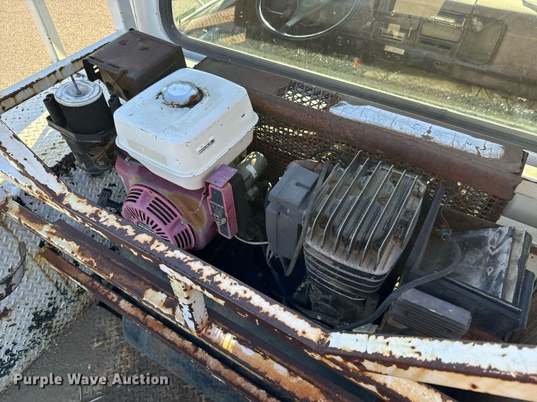 image for item LW9787 1980 International 1854 utility / service truck