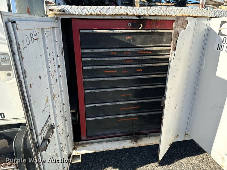 image for item LW9787 1980 International 1854 utility / service truck