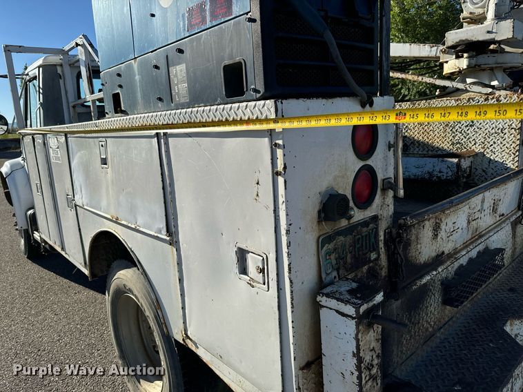 image for item LW9787 1980 International 1854 utility / service truck