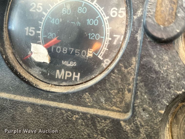 image for item LW9787 1980 International 1854 utility / service truck