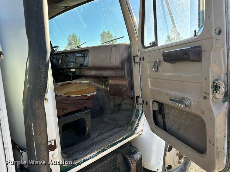 image for item LW9787 1980 International 1854 utility / service truck