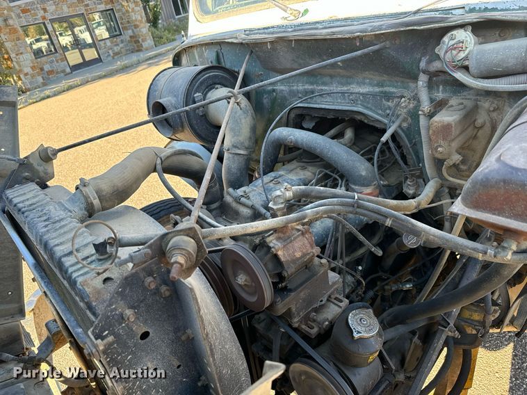 image for item LW9787 1980 International 1854 utility / service truck