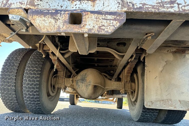 image for item LW9787 1980 International 1854 utility / service truck