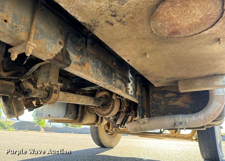 image for item LW9787 1980 International 1854 utility / service truck