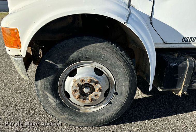 image for item LW9787 1980 International 1854 utility / service truck