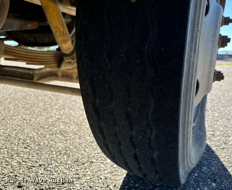 image for item LW9787 1980 International 1854 utility / service truck